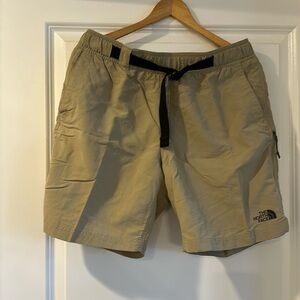 Men’s Northface Flashdry Belted Shorts in Medium